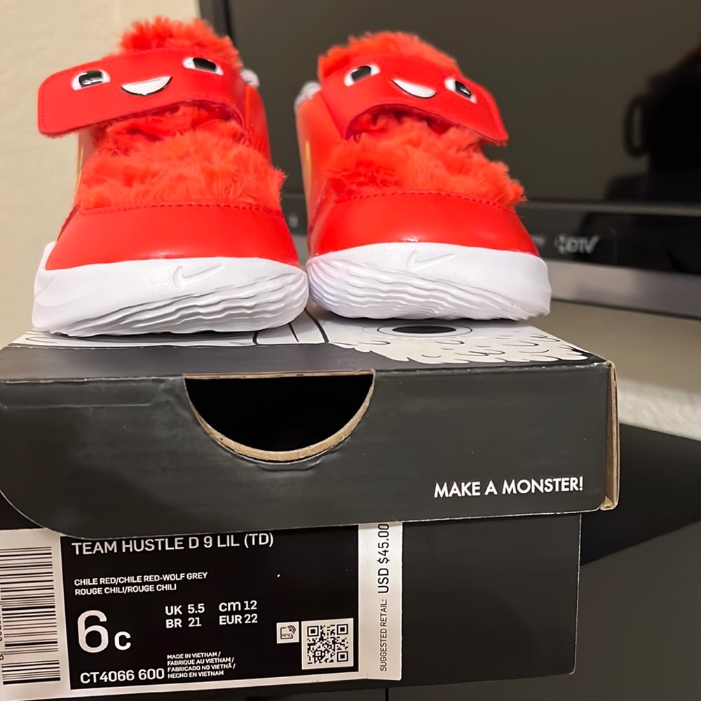 Limited edition monster team hustle Nike